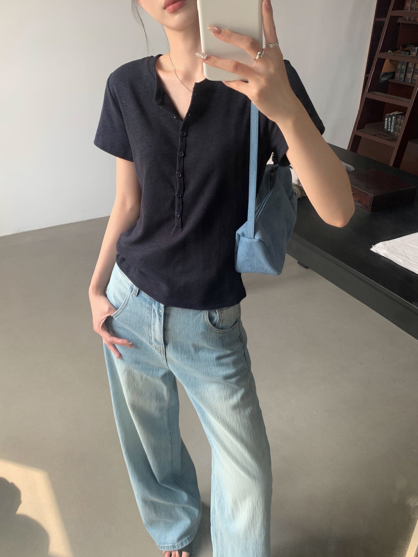 ヘンリーネックTシャツ｜正肩・スリム・軽量コットン
