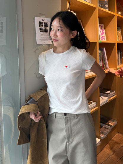 ハート小物刺繍クルーネックTシャツ｜モーダル・コットン