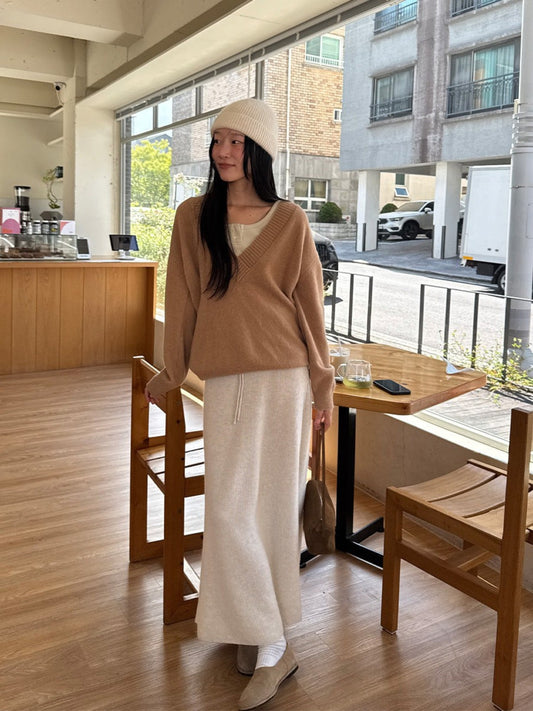 ウール×アルパカ Vネックニット 着用イメージ（2）