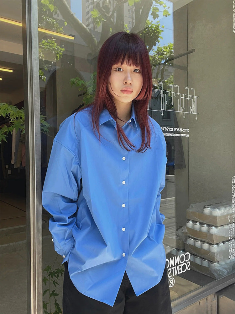 ゆるりと着て、きちんと見える。上質コットンのオーバーシャツ。
