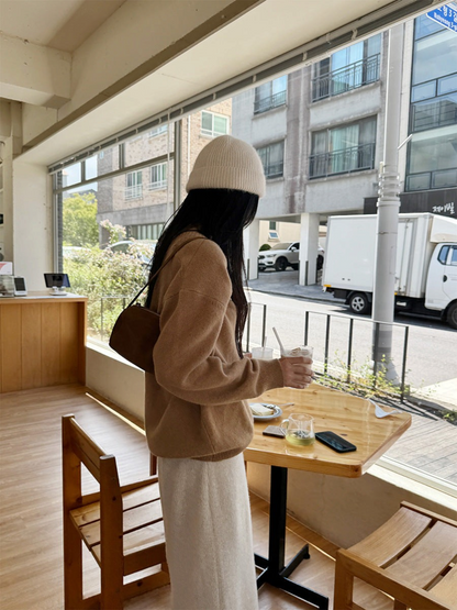 ウール×アルパカ Vネックニット 着用イメージ（3）