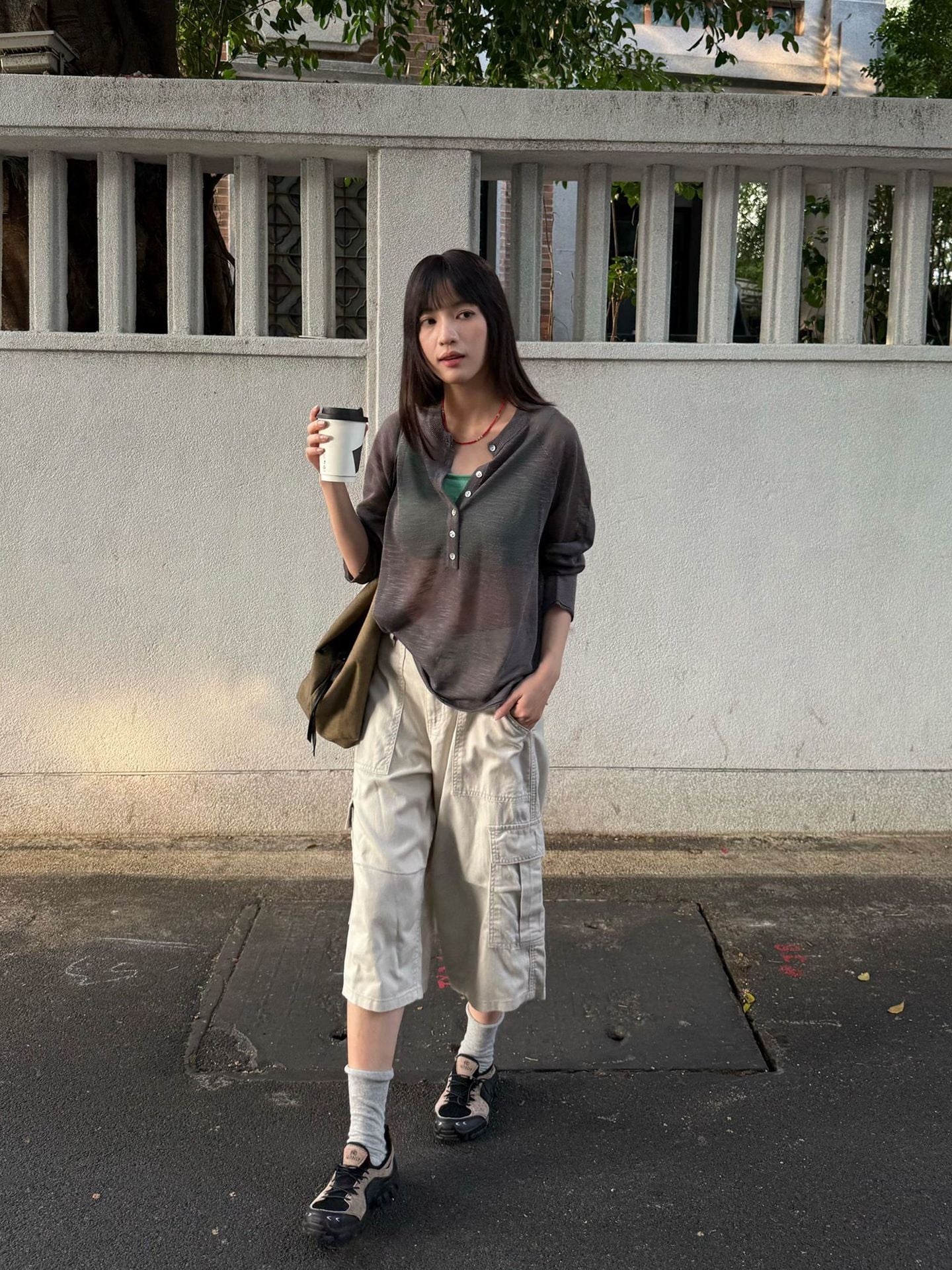 涼やかに、はく。カーゴクロップドパンツ