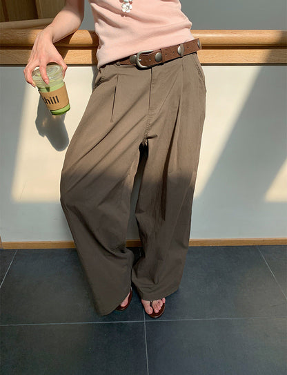 ゆるっと、きまる。プリーツワイドパンツ