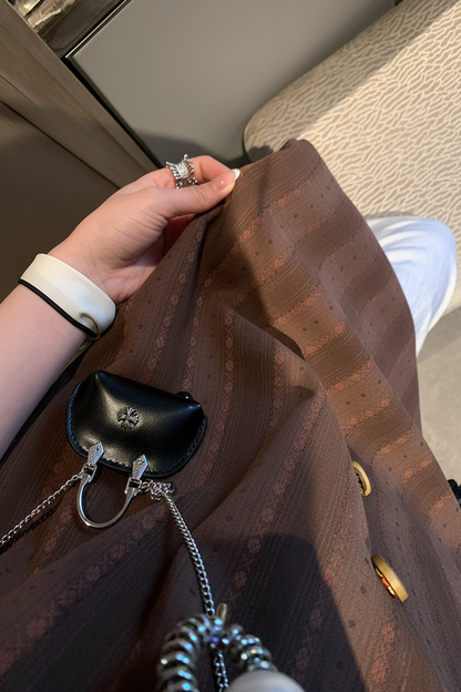 この茶色、なんか好き。ストライプ刷繍のノースリーブワンピース