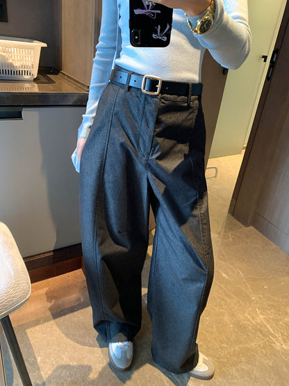 はくだけで、腦が長くなる。センタープレスワイドパンツ
